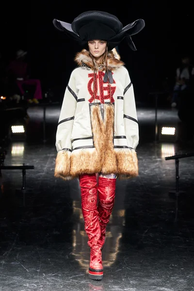 Look 17